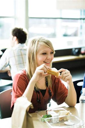 student eating lunch